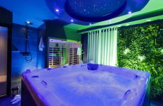 Espace bien-être avec sauna et hammam pour un séjour détente en couple